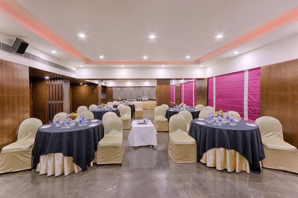 Quality Hotel D V Manor Vijayawāda Exterior foto